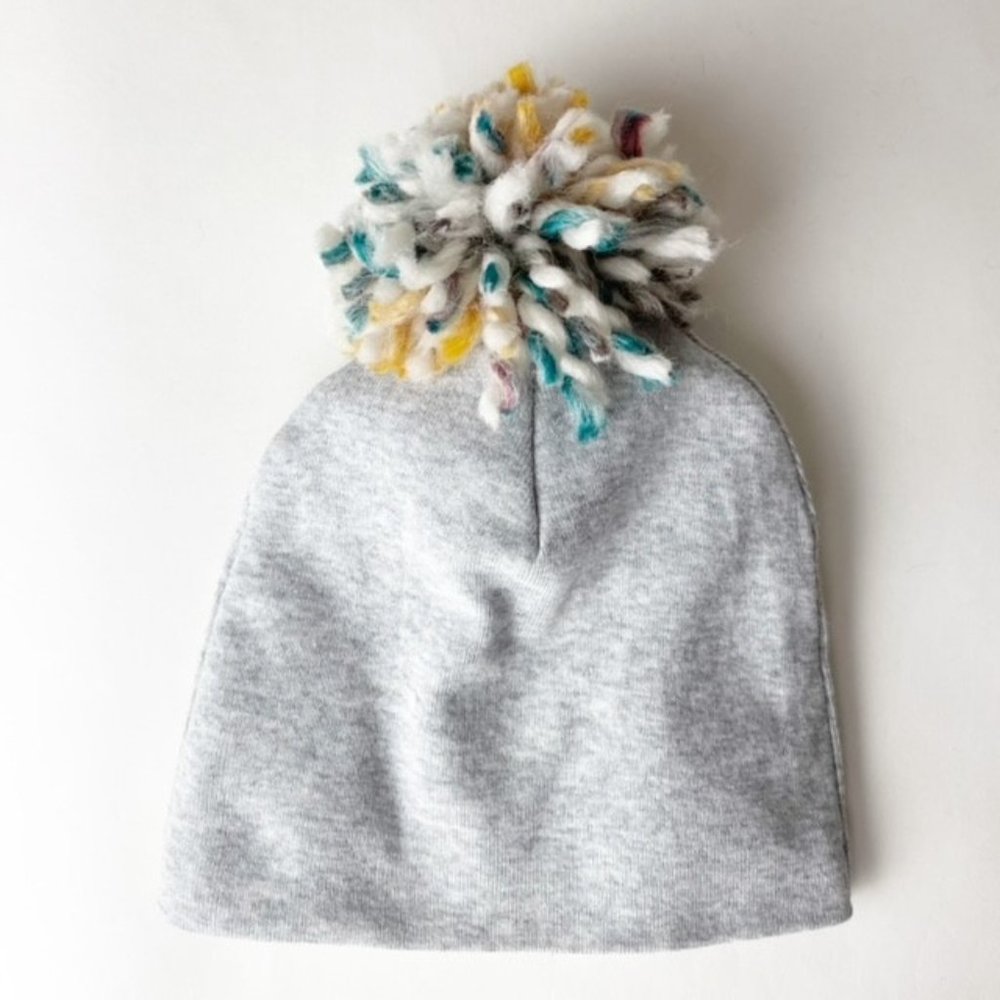 OH BABY Infant 0-6M Small Yarn Pom Pom Beanie Hat Light Gray Stocking Stuffer